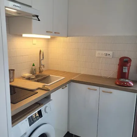 Appt T2 Mezzanine Classe Renove 2026 Avec Vue Paranomique Sur La Marina Et La Oriente Nord Est Et Dote De Plafonds Hauts, Cet Reste Naturellement Frais Et Aere! 圣西普里安