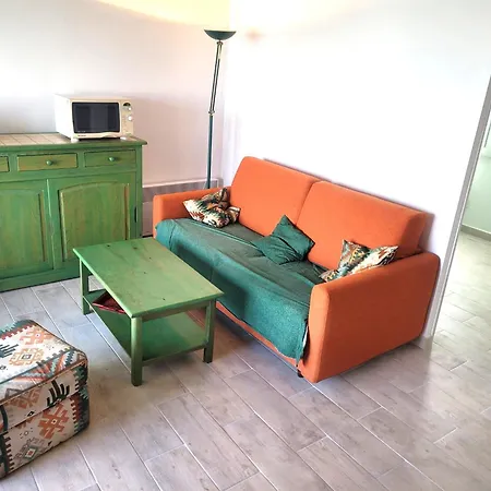 Appt T2 Mezzanine Classe Renove 2026 Avec Vue Paranomique Sur La Marina Et La Oriente Nord Est Et Dote De Plafonds Hauts, Cet Reste Naturellement Frais Et Aere! * 圣西普里安