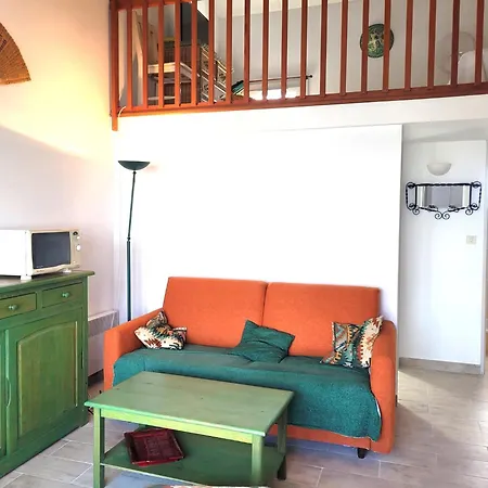 Appt T2 Mezzanine Classe Renove 2026 Avec Vue Paranomique Sur La Marina Et La Oriente Nord Est Et Dote De Plafonds Hauts, Cet Reste Naturellement Frais Et Aere! 公寓