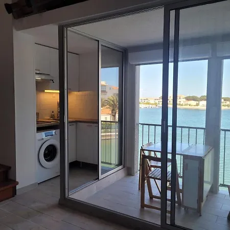 Appt T2 Mezzanine Classe Renove 2026 Avec Vue Paranomique Sur La Marina Et La Oriente Nord Est Et Dote De Plafonds Hauts, Cet Reste Naturellement Frais Et Aere! *
