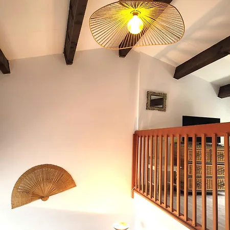 Appt T2 Mezzanine Classe Renove 2026 Avec Vue Paranomique Sur La Marina Et La Oriente Nord Est Et Dote De Plafonds Hauts, Cet Reste Naturellement Frais Et Aere! *