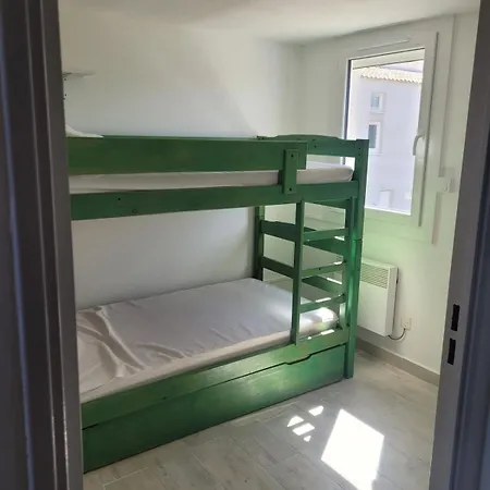 Appt T2 Mezzanine Classe Renove 2026 Avec Vue Paranomique Sur La Marina Et La Oriente Nord Est Et Dote De Plafonds Hauts, Cet Reste Naturellement Frais Et Aere! 公寓