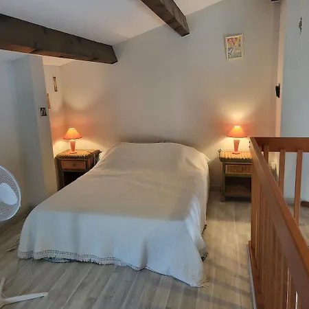 Appt T2 Mezzanine Classe Renove 2026 Avec Vue Paranomique Sur La Marina Et La Oriente Nord Est Et Dote De Plafonds Hauts, Cet Reste Naturellement Frais Et Aere! 公寓 圣西普里安