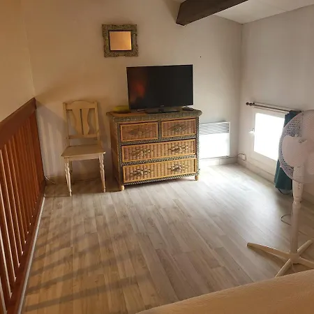 Appt T2 Mezzanine Classe Renove 2026 Avec Vue Paranomique Sur La Marina Et La Oriente Nord Est Et Dote De Plafonds Hauts, Cet Reste Naturellement Frais Et Aere! 公寓