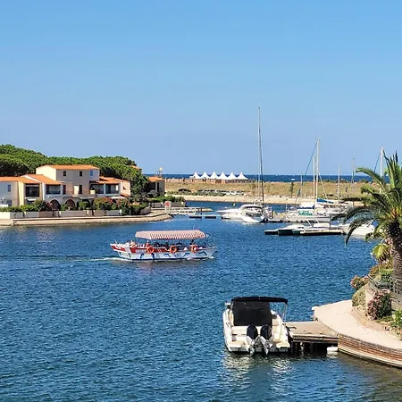 公寓 Appt T2 Mezzanine Classe Renove 2026 Avec Vue Paranomique Sur La Marina Et La Oriente Nord Est Et Dote De Plafonds Hauts, Cet Reste Naturellement Frais Et Aere!