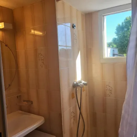 公寓 Appt T2 Mezzanine Classe Renove 2026 Avec Vue Paranomique Sur La Marina Et La Oriente Nord Est Et Dote De Plafonds Hauts, Cet Reste Naturellement Frais Et Aere! 圣西普里安
