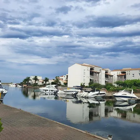 公寓 Appt T2 Mezzanine Classe Renove 2026 Avec Vue Paranomique Sur La Marina Et La Oriente Nord Est Et Dote De Plafonds Hauts, Cet Reste Naturellement Frais Et Aere!