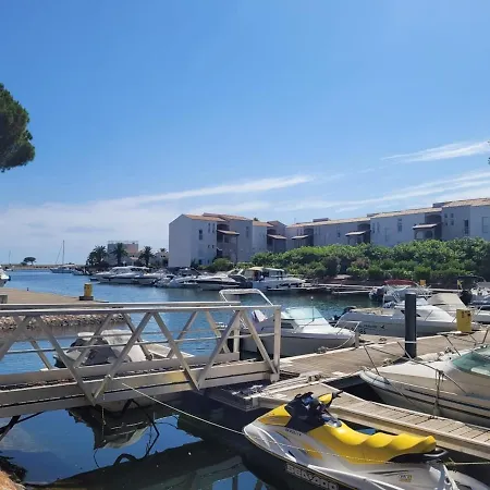 Appt T2 Mezzanine Classe Renove 2026 Avec Vue Paranomique Sur La Marina Et La Oriente Nord Est Et Dote De Plafonds Hauts, Cet Reste Naturellement Frais Et Aere! 圣西普里安