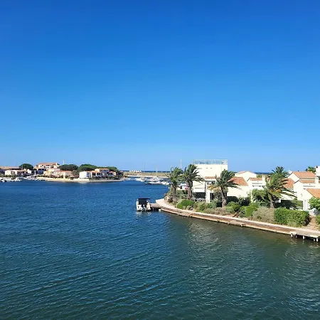 Appt T2 Mezzanine Classe Renove 2026 Avec Vue Paranomique Sur La Marina Et La Oriente Nord Est Et Dote De Plafonds Hauts, Cet Reste Naturellement Frais Et Aere! 圣西普里安