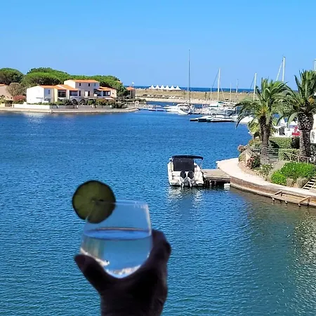 Appt T2 Mezzanine Classe Renove 2026 Avec Vue Paranomique Sur La Marina Et La Oriente Nord Est Et Dote De Plafonds Hauts, Cet Reste Naturellement Frais Et Aere! *